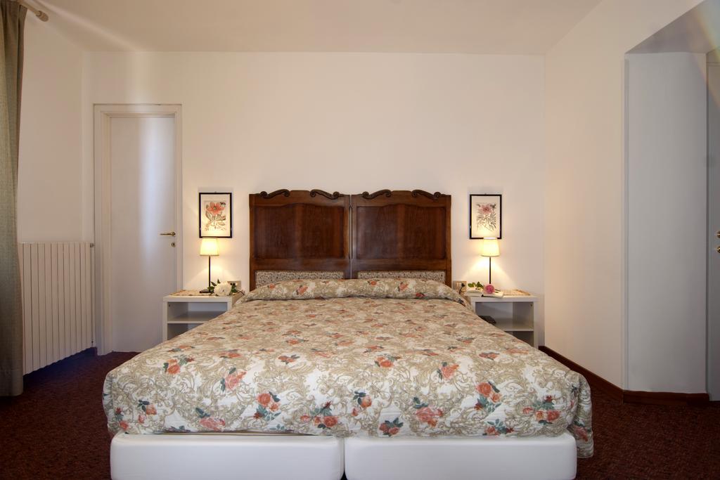 Hotel Mariano Gargnano Room photo